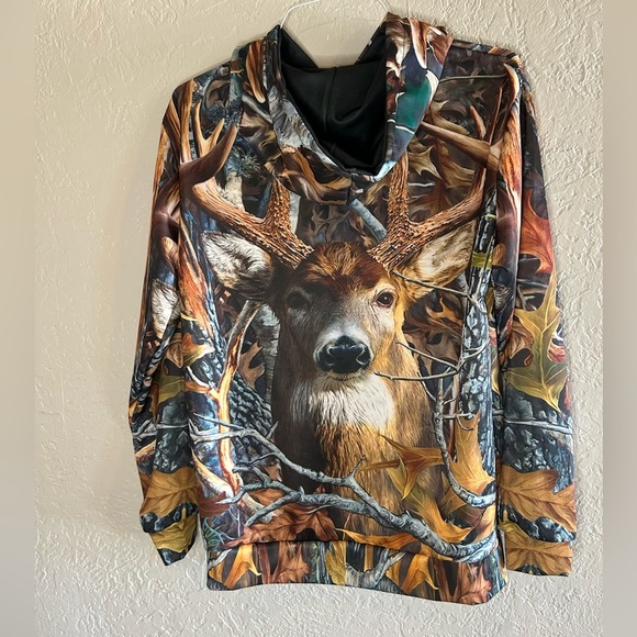 Hoodie lightweight fabric with image of deer size M - Picture 1 of 3